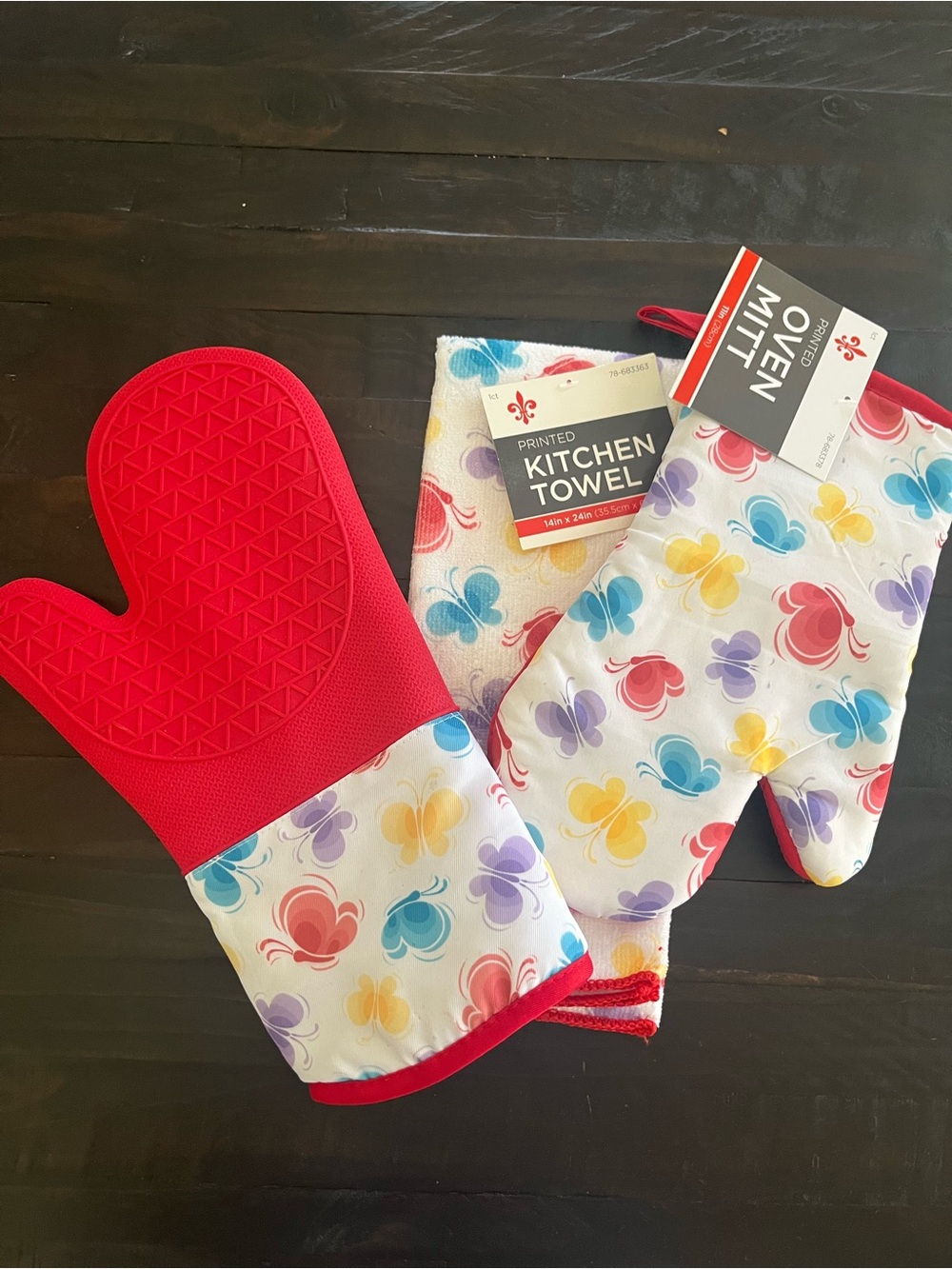 NWT Butterfly Printed Kitchen Towel and Oven Mitt Set